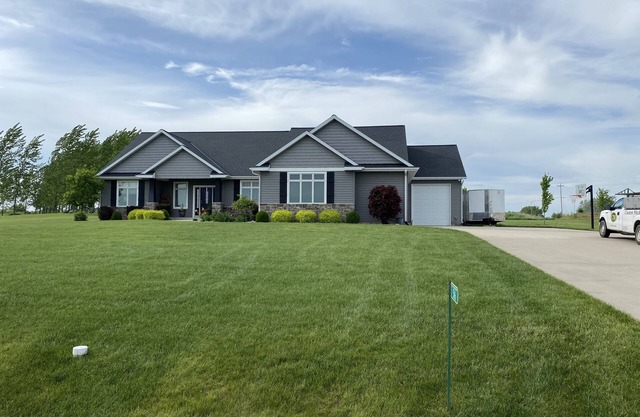 EAA 4 Bedroom House, Golf Simulator and Large Outdoor Patio.