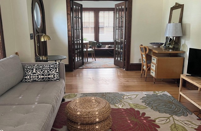 EAA Home Rental. Walking Distance to UWO Shuttle.