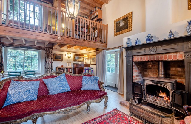 Eades Mill - Three Bedroom House, Sleeps 8