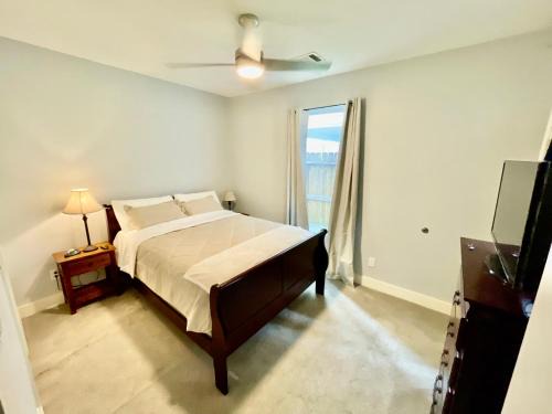 EADO Essentials Suite with Fridge, Microwave, WiFi and AC