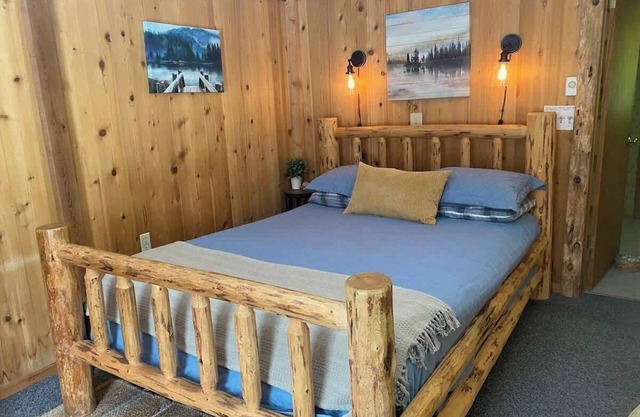 Eagle Cottage Room near Olympic National Park