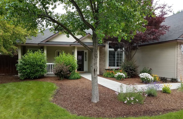 Eagle ~ Great Sky Neighborhood ~ 4-Bdrms ~ Near Pool & Shopping ~ ALL Amenities