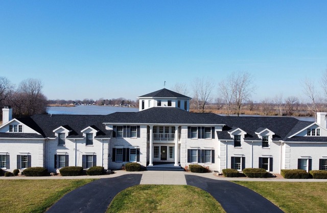 Eagle Isle North Wing on the Sandusky River w/short drive to Cedar Point.