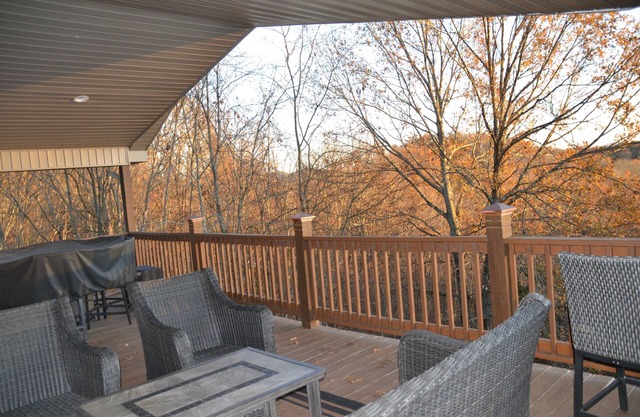 Eagle Mountain Cabin - Hilltop Cabin w/River View!