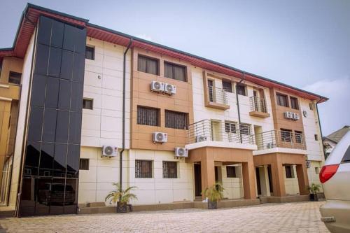 Eagle Nest Apartment and Hotel