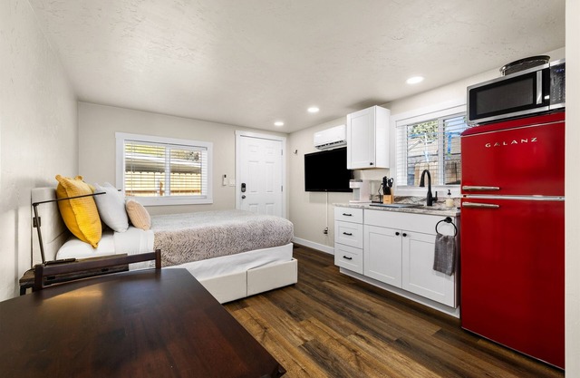 Eagle Nest Retreat | Modern Studio in the Heart of Eagle