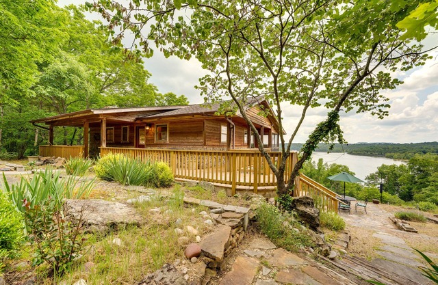 Eagle Rock Gem on Table Rock Lake w/Decks & Grill