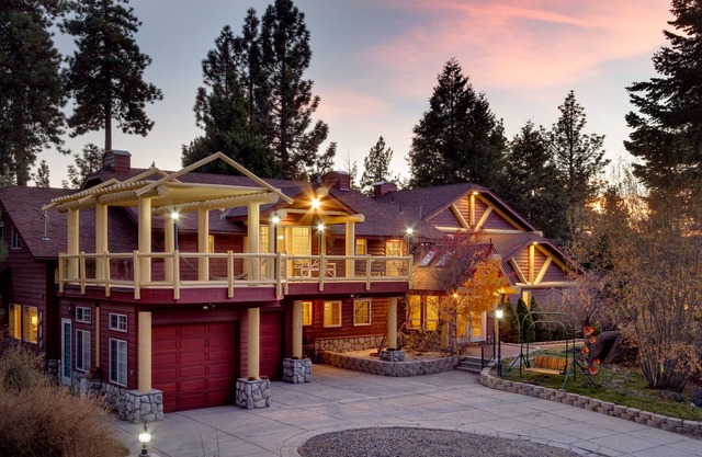 Eagle's Landing Family & Pet Friendly with Private Hot Tub, Sleeps 10