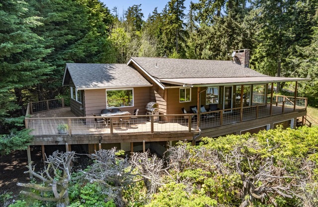 Eagles Watch by AvantStay | Large Deck w/Views