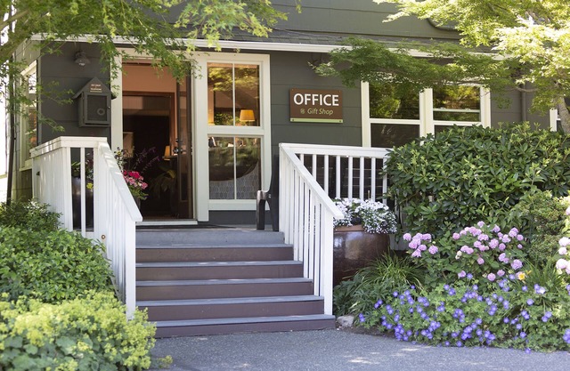 Earthbox Inn & Spa