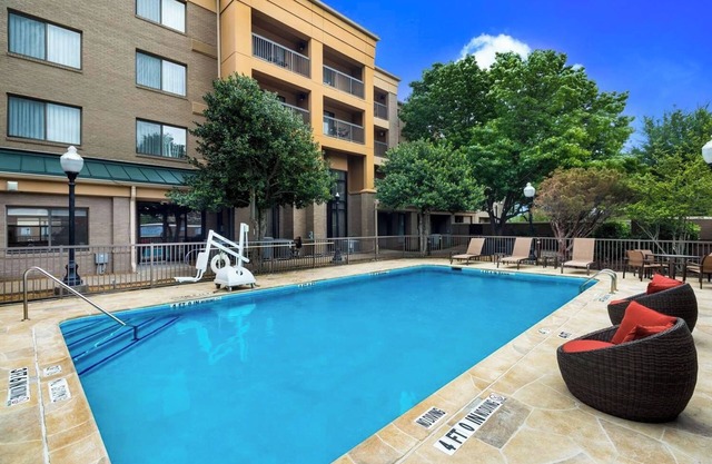 Easily-Accessible Hotel! Outdoor Pool, Close to Galleria Dallas, Pets Allowed!