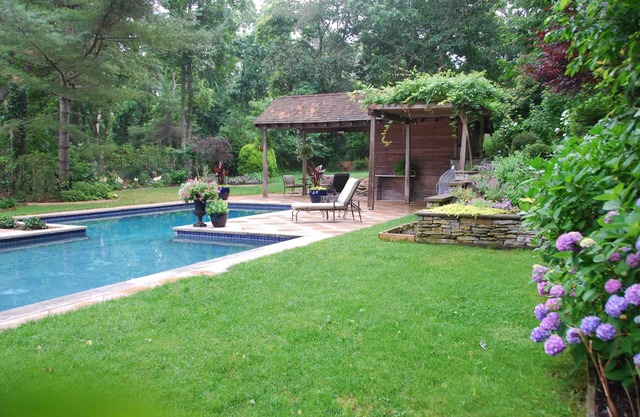 East Hampton Village- Close to Everything. Knockout Pool and Grounds