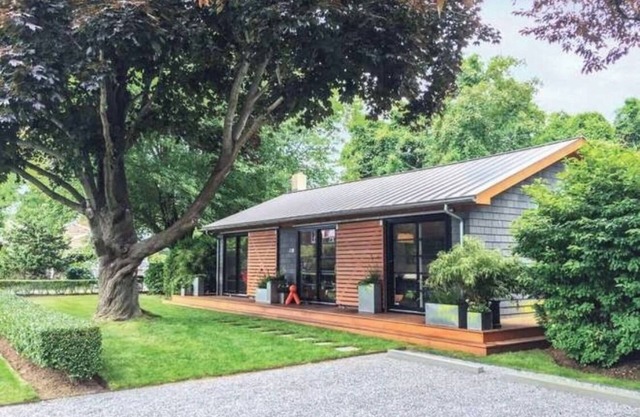 East Hampton (walking distance to village)