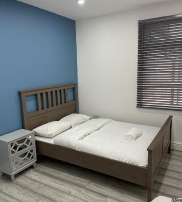 EAST LONDON APARTMENTS SELF check in