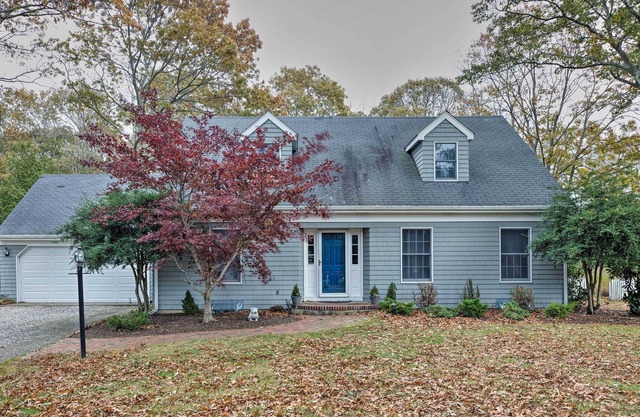 East Marion Home Walk to Beach-3 Mi to Greenport!