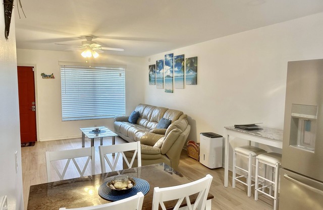 (East of US1) Walk to the Beach! (0.7 mile to beach)