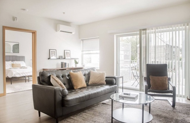 East Side 1BR Apt - Near Brady St and Fiserv with Balcony