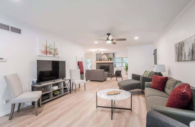 East Side Emerald -Fire Pit-Incredible Location-2K