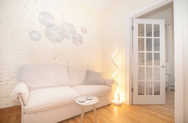 East Village Center Apartment w Full Amenities Great New York Location