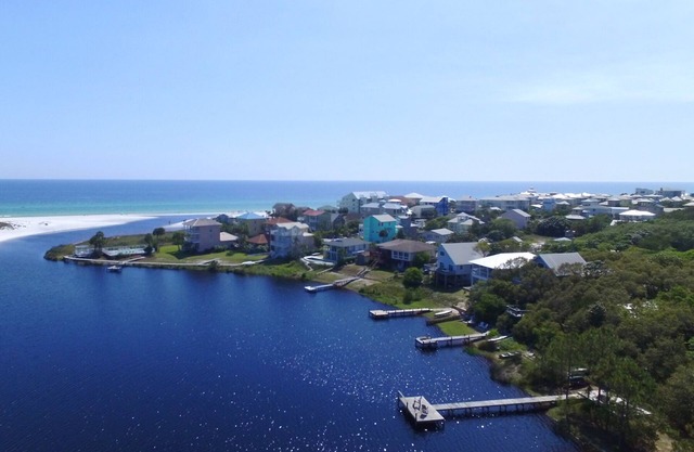Eastern Lake Lakefront! Easy access to the Gulf! Pirate Ship & Treehouse!