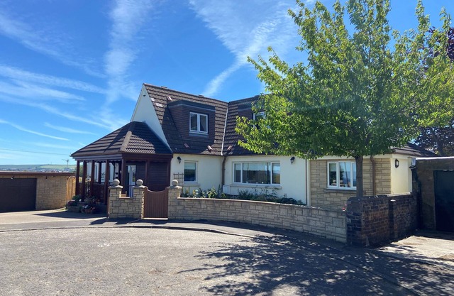 Eastfield - a villa that sleeps 10 guests in 4/5 bedrooms