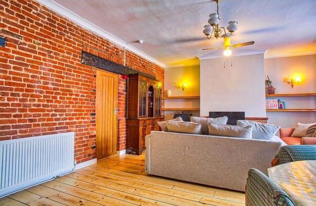 Easton Guest House and Apartments