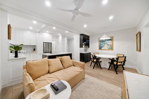 Easy Access 2BR Flat with Parking in Rose Bay