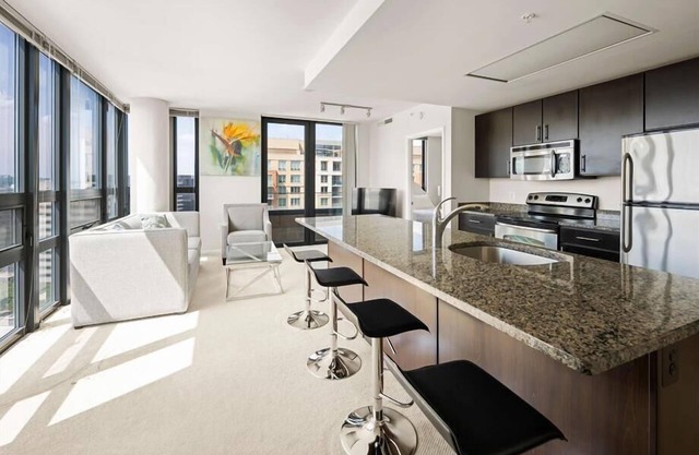 Easy Downtown DC Access , 2BR w/Terrace + Gym