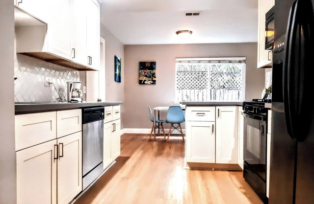Easy living!Conveniently located Rohnert Park home.Perfect for traveling workers