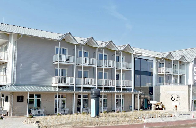 Easy Living Hotel