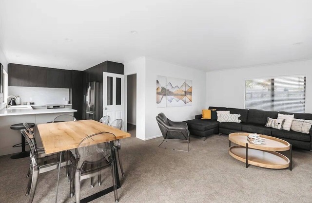 Easy Living ~ Mount Maunganui - Beyonder Holiday Homes