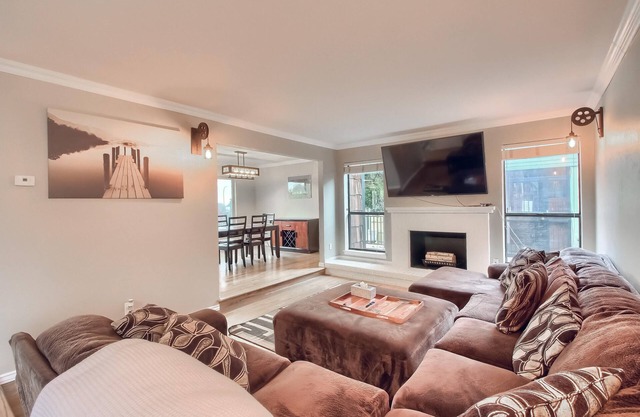 Easy Mountain and Downtown Denver Access Littleton