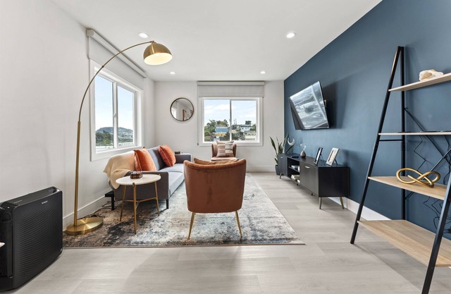 Easy Parking | 15 Min to Union Square | Stocked Kitchen