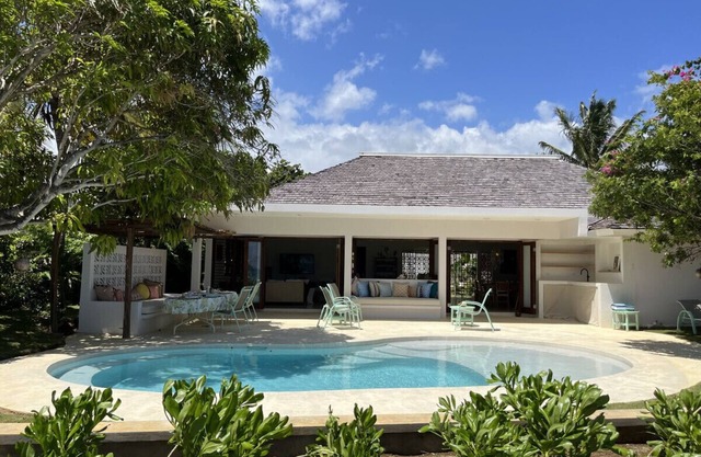 Ebb Tide, Elegant Villa by the Sea. Modern Design, Panoramic Views. Private Pool
