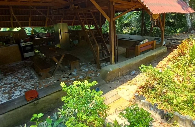 EccoMuna hut, airy and natural.