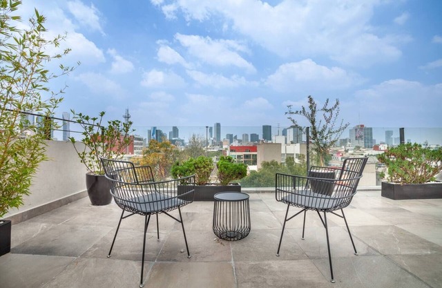 Eclectic Contemporary Apartmentnn