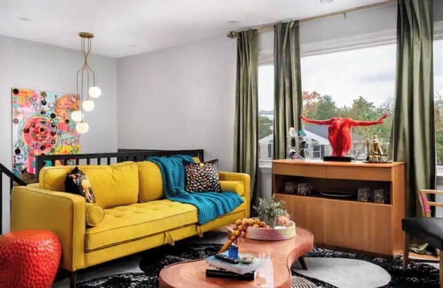 Eclectic Mid Century Modern 3BD/3BA with *Hot Tub*