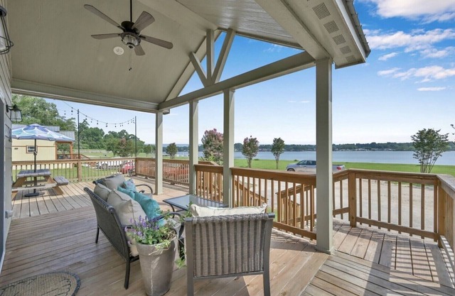 Eclectic Mix Of Marilyn, Artwork, and Southern Charm