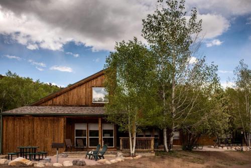 Eco-Friendly Cabin with Views of the Rocky Mountains in Colorado