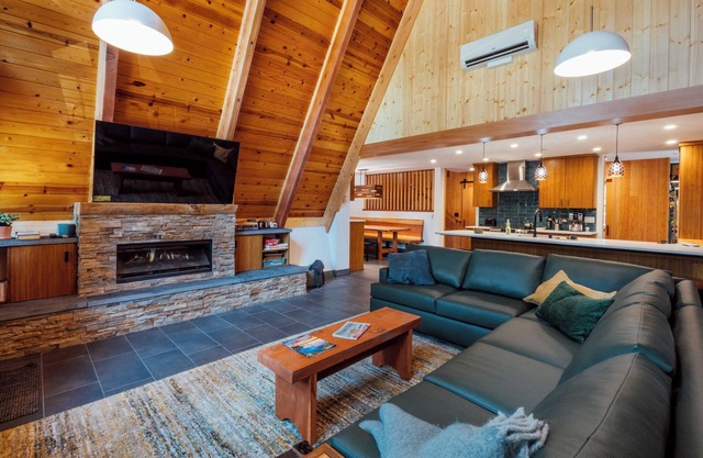 Eco-Friendly Cozy Cabin in Homewood