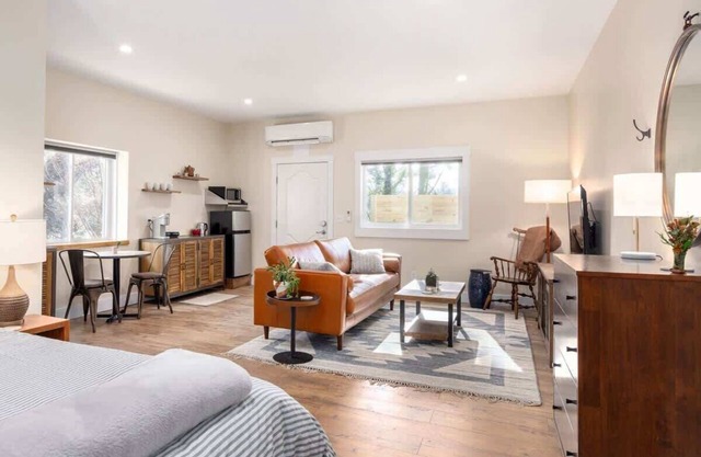 Eco-Luxe 1BDR w/Patio + Free Tix | Near Biltmore