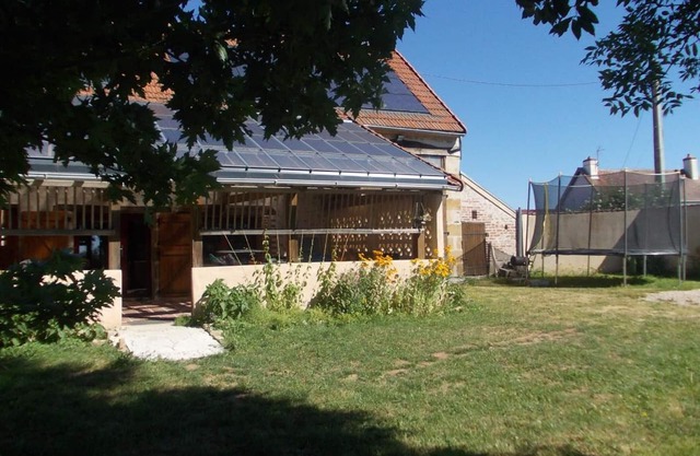 Eco-restored farmhouse with garden, children's games and parking near Néris les Bains