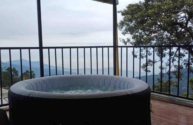 Ecocasa Impresionante panorámica jacuzzi Smart TV