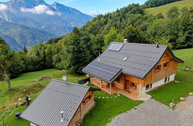 Ecological alpine chalet 4* (sleeps 10 to 14)