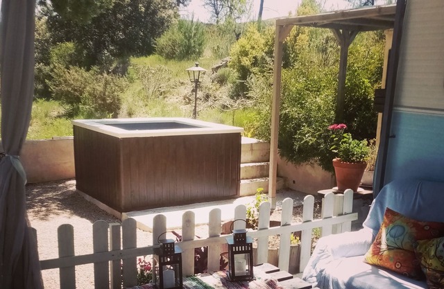 Ecological Getaway with Private Jacuzzi, Totally Private Vintage Caravan