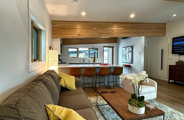 EcoLuxury Suite - 2 mins to Red Ski Resort Rossland BC