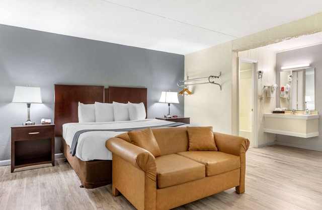 Econo Lodge Conway Central