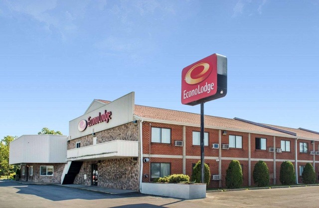 Econo Lodge Darien Lakes