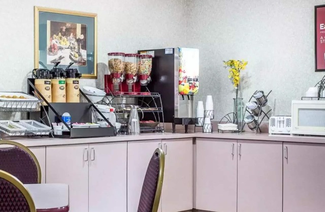 Econo Lodge Inn & Suites Marietta near Dobbins ARB