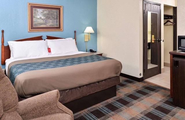 Econo Lodge Inn & Suites Shelbyville